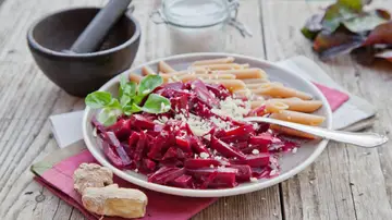 Macarrones con remolacha Macarrones con remolacha