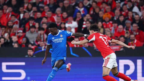 Vinicius durante el Benfica-Real Madrid de la Champions
