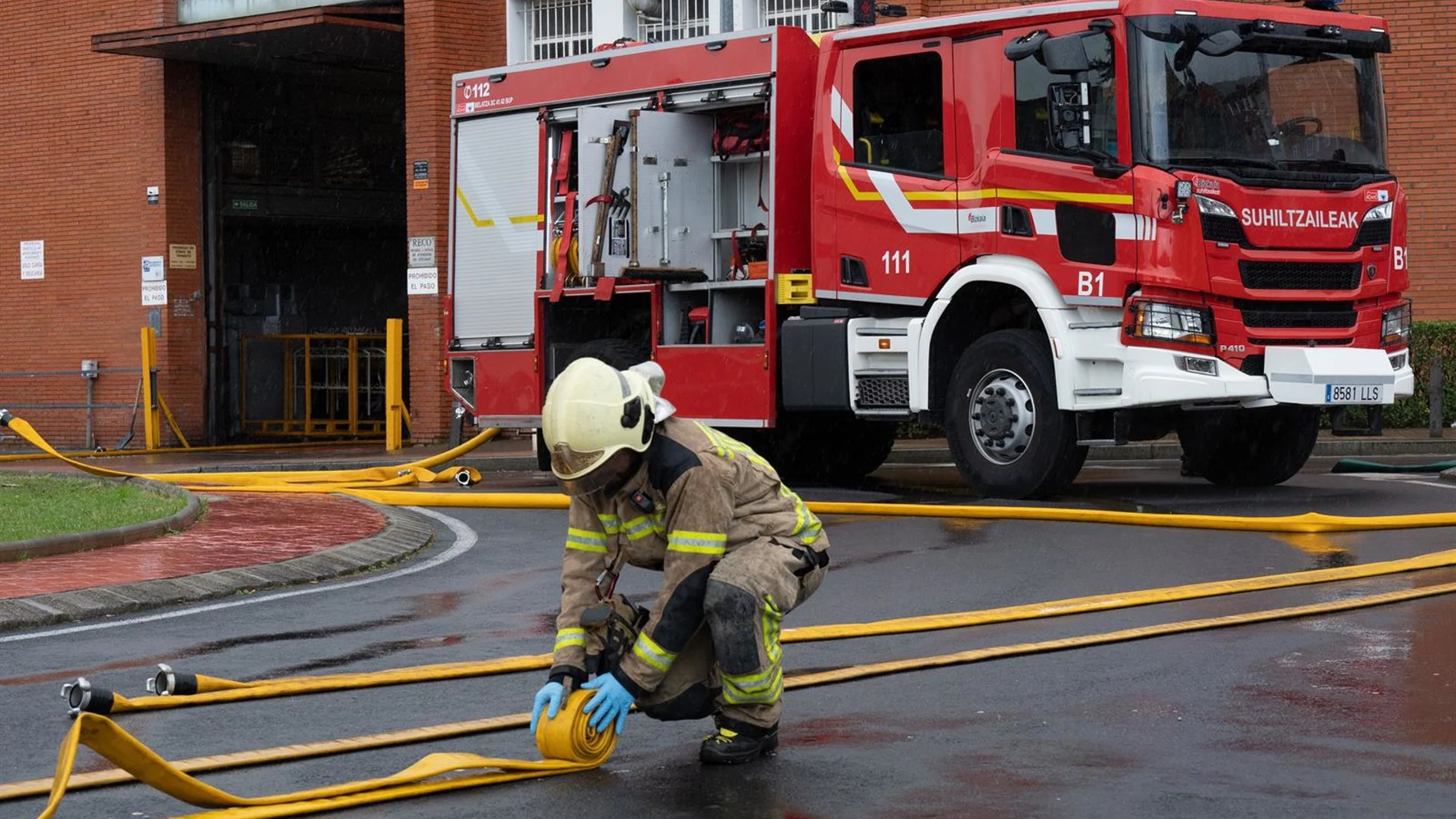 Al menos dos heridos en una explosión en una fábrica de pirotecnia en Lantaron (Álava) Al menos dos heridos en una explosión en una fábrica de pirotecnia en Lantaron (Álava)