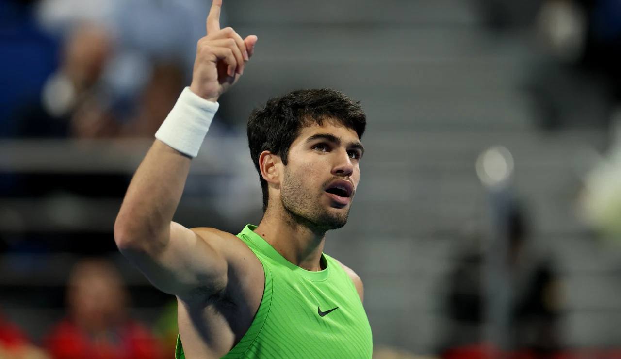 Carlos Alcaraz celebra un punto en el ATP de Doha