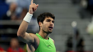 Carlos Alcaraz celebra un punto en el ATP de Doha
