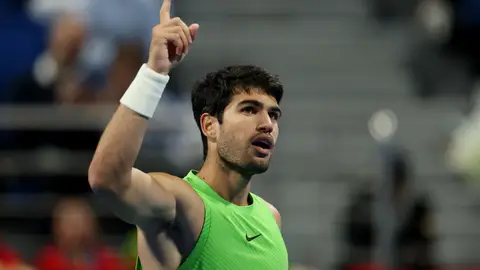 Carlos Alcaraz celebra un punto en el ATP de Doha Carlos Alcaraz celebra un punto en el ATP de Doha