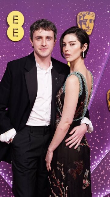 Paul Mescal y Gracie Abrams en los premios BAFTA 2026