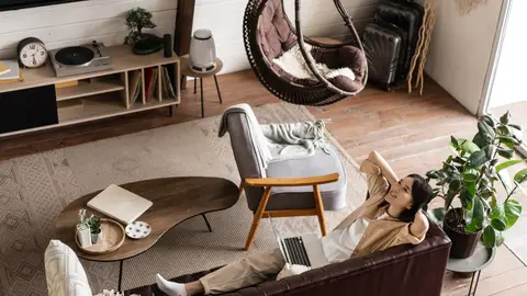 Hogar con decoración marrón Hogar con decoración marrón