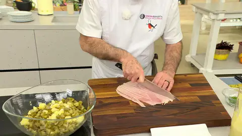 Corta el jamón en daditos finos e incorpóralos Corta el jamón en daditos finos e incorpóralos