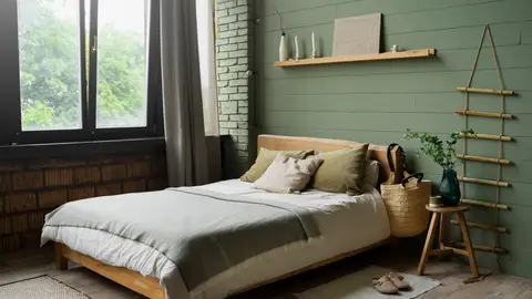 Cabecero y pared de madera en una habitación Cabecero y pared de madera en una habitación