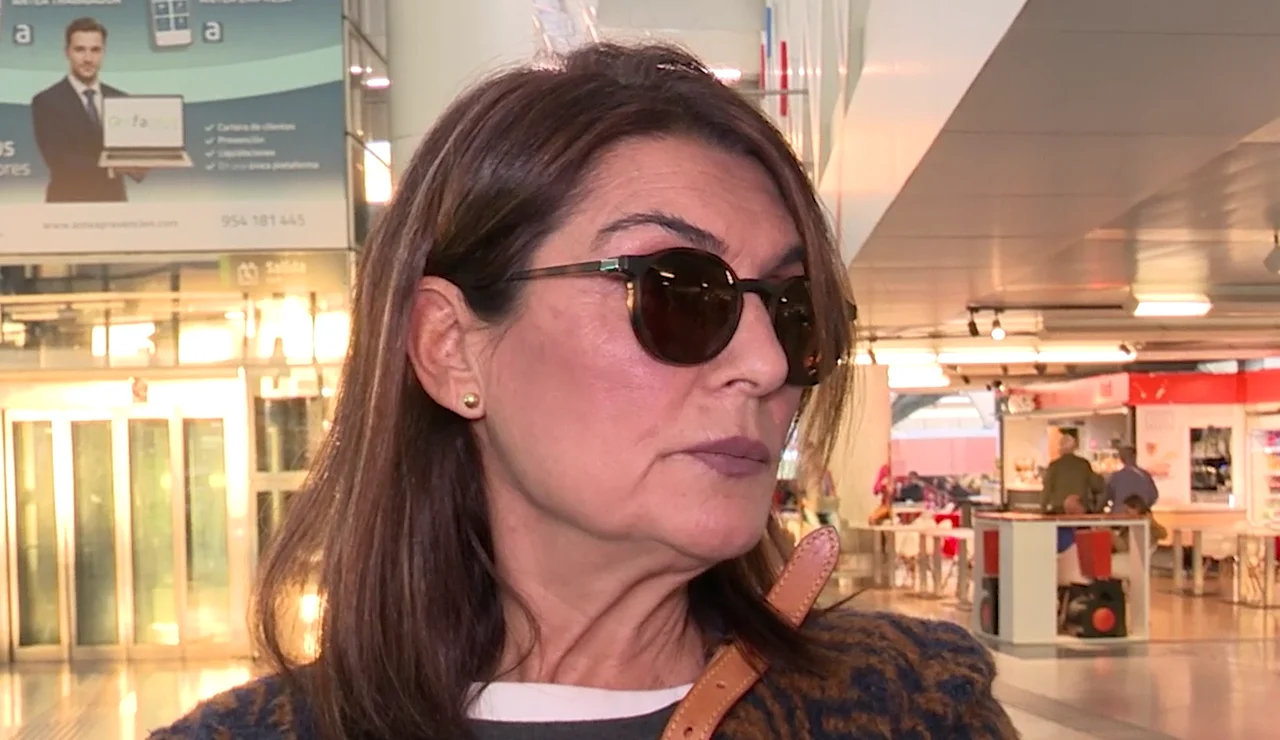 Madre de los Gemeliers hablando con la prensa