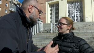 Con trabajo y en las colas del hambre