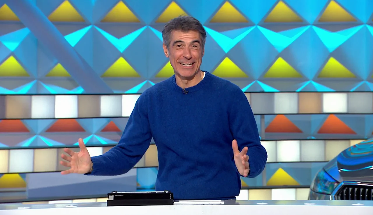 ¡Lo estaba deseando! La banda de La ruleta toca ‘Paquito el chocolatero’ para Jorge Fernández