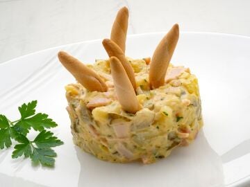 Ensaladilla de patata, jam&oacute;n cocido y pepinillos con picos, de Argui&ntilde;ano: "Esto lo hago yo en casa cuando viene la familia"