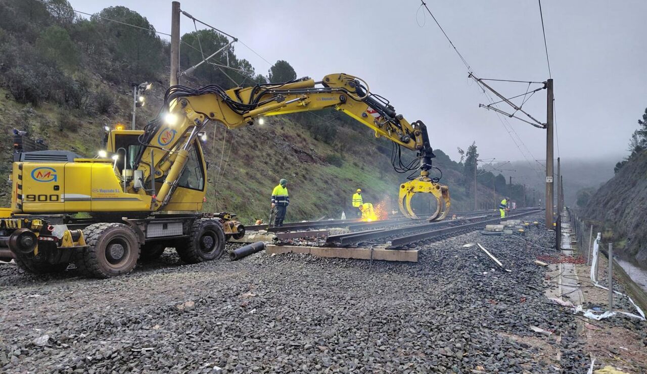 Adif se llev&oacute; el material de Adamuz porque la Guardia Civil se retir&oacute; sin que se precintase, seg&uacute;n Ineco