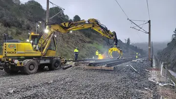 Adif se llevó el material de Adamuz porque la Guardia Civil se retiró sin que se precintase, según Ineco Adif se llevó el material de Adamuz porque la Guardia Civil se retiró sin que se precintase, según Ineco