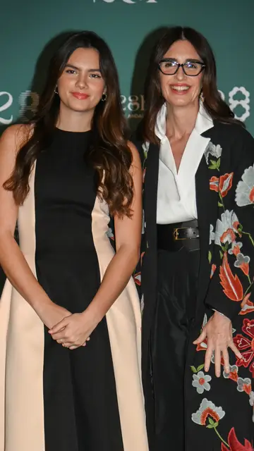 Paz Vega y su hija Ava en la fiesta previa a la entrega de las Medallas de Andalucía 2026 Paz Vega y su hija Ava en la fiesta previa a la entrega de las Medallas de Andalucía 2026