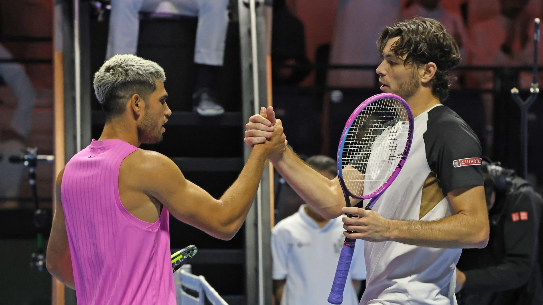 Alcaraz y Fritz se saludan tras un partido en 2025 Alcaraz y Fritz se saludan tras un partido en 2025