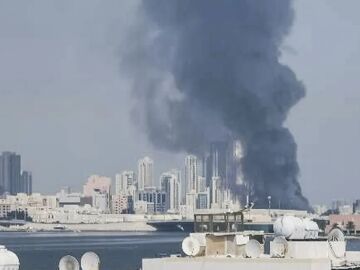 Vista de una columna de humo en Bar&eacute;in