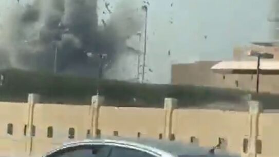 Impacta un misil balístico iraní en el cuartel general de la Quinta Flota