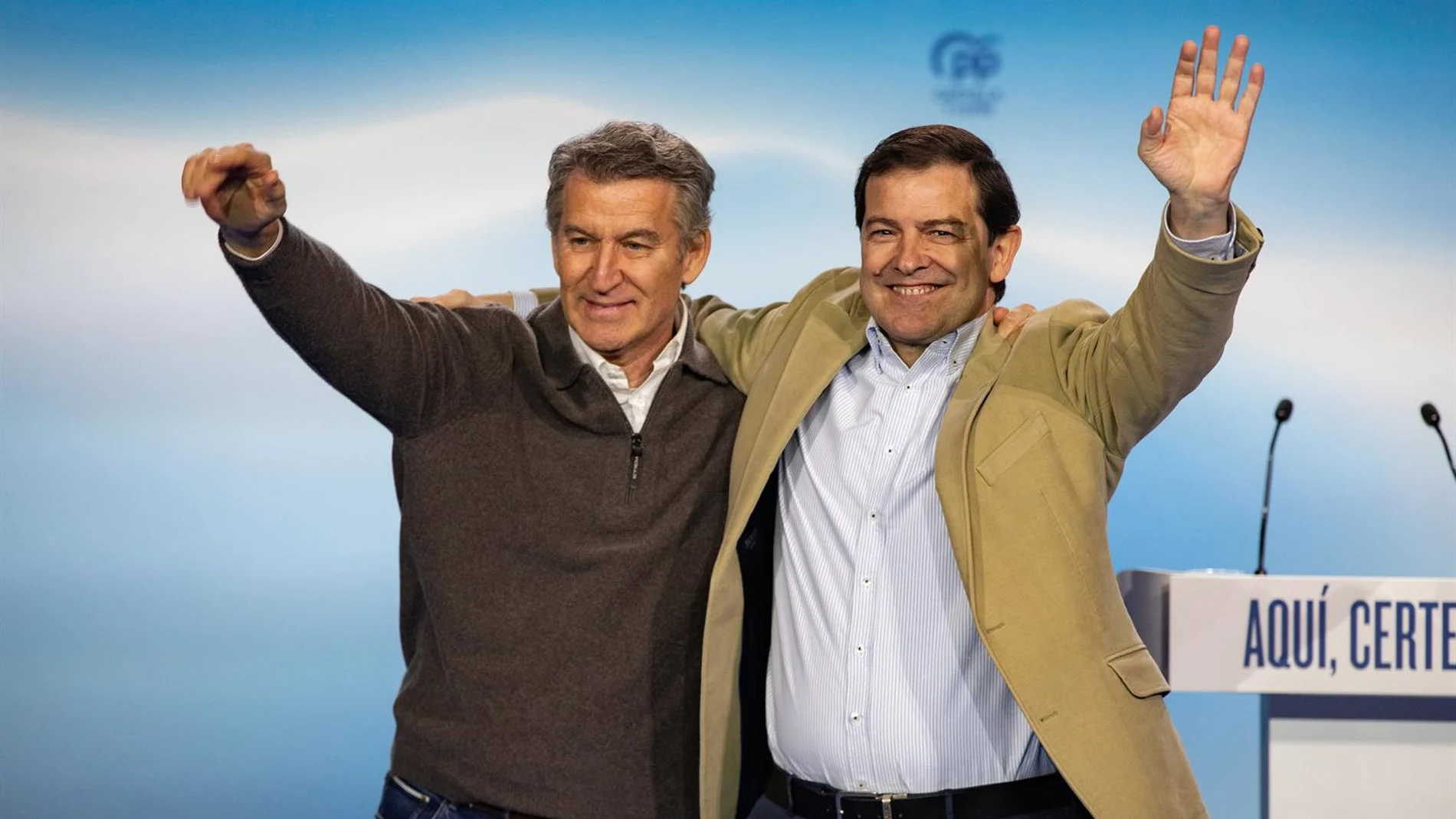 Imagen de Feijóo y Mañueco durante la campaña electoral de las elecciones de Castilla y León. Imagen de Feijóo y Mañueco durante la campaña electoral de las elecciones de Castilla y León.