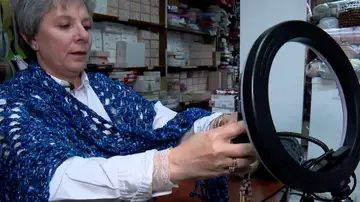 Mariví en su merecería Mariví en su merecería