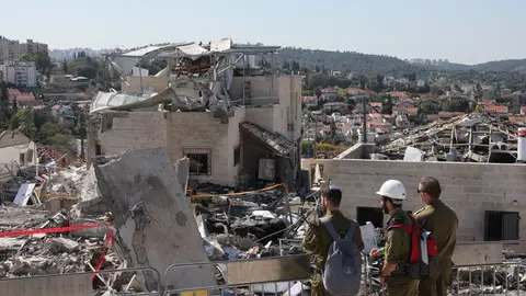 Imagen de los destrozos que ha provocado un misil iraní en Israel Imagen de los destrozos que ha provocado un misil iraní en Israel