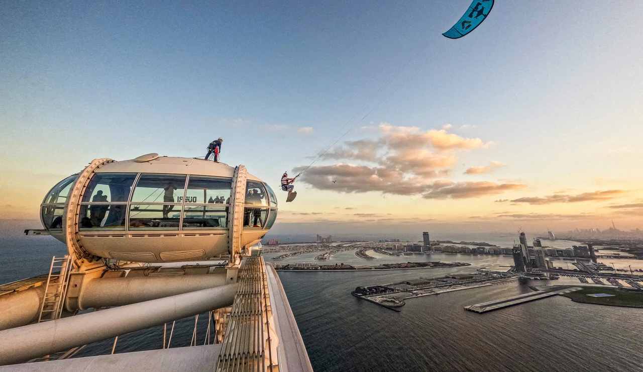 Andrea Principi saltando desde lo alto de la Ain Dubai