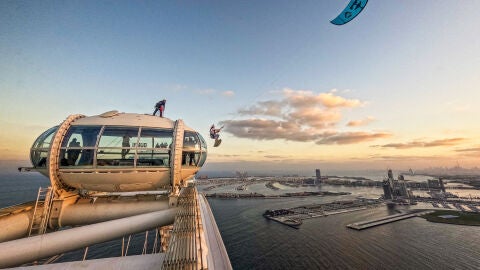 Andrea Principi saltando desde lo alto de la Ain Dubai 