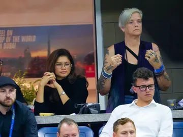 Zendaya con su madre Claire Stoermer en el US Open Tennis Zendaya con su madre Claire Stoermer en el US Open Tennis