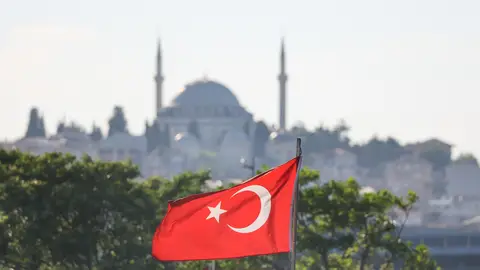 A Turkish flag is seen in central Istanbul (Foto de ARCHIVO)TURKEY, ISTANBUL - JUNE 1, 2025: A Turkish flag is seen in central IstanbulEuropa Press/Contacto/Alexander Ryumin01/06/2025 ONLY FOR USE IN SPAIN