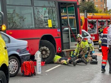 Imagen de archivo de un autob&uacute;s en Granada
