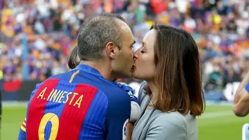 Andrés Iniesta y Anna Ortiz en un partido Andrés Iniesta y Anna Ortiz en un partido