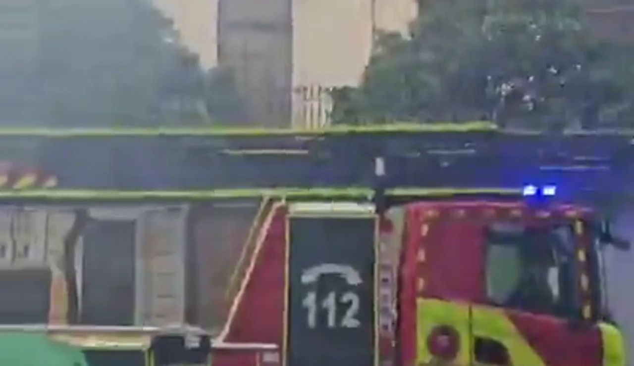 Rescatan a una persona de un incendio declarado en una vivienda en Valencia