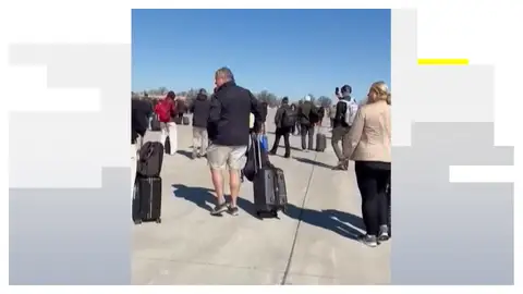 Evacúan el aeropuerto de Kansas Evacúan el aeropuerto de Kansas