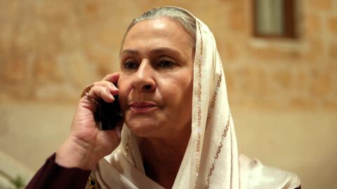 &ldquo;No vuelvas a llamar&rdquo;: Sadakat le quita el m&oacute;vil a su nieto para que no hable con Alya