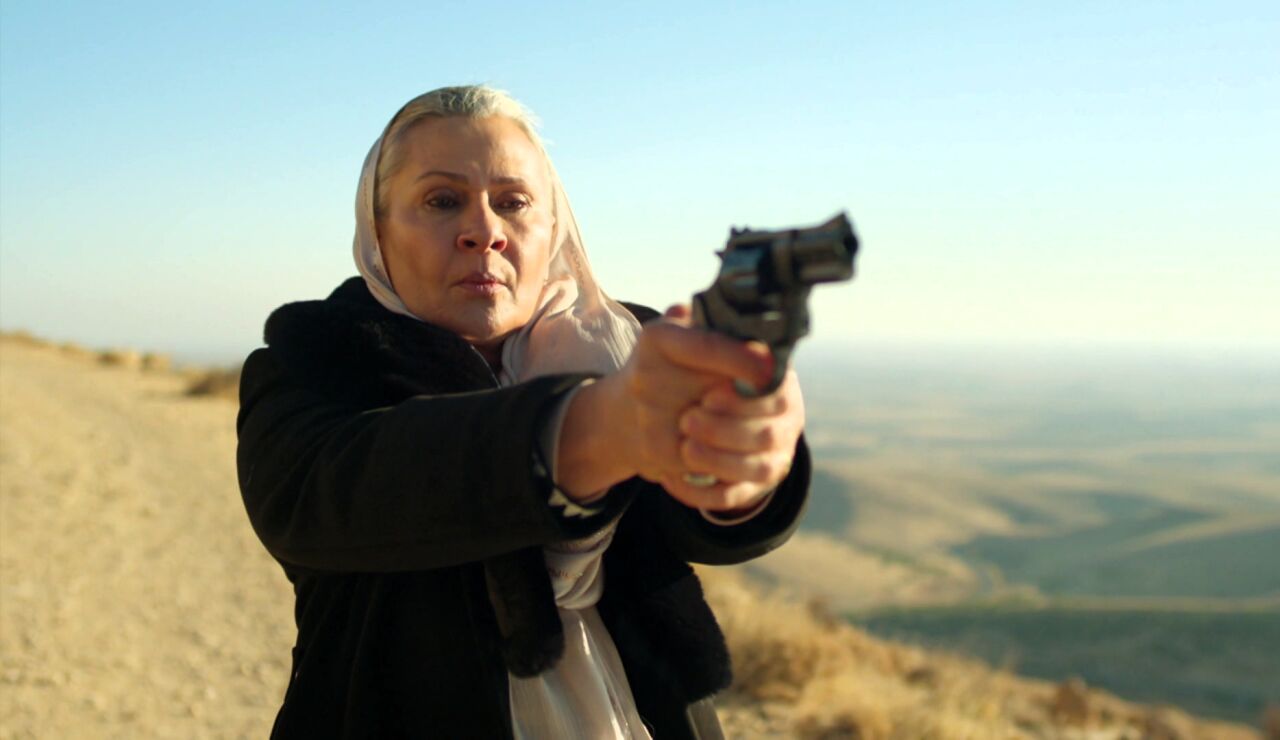 Sadakat comete su mayor locura y dispara a Alya para evitar que se case con Cihan