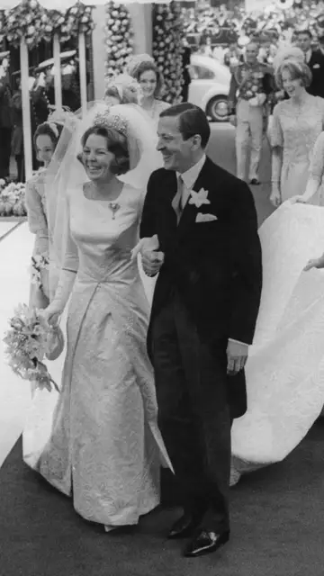 Beatriz de Holanda y Nicolás de Amsberg el día de su boda, 10 de marzo de 1966 Beatriz de Holanda y Nicolás de Amsberg el día de su boda, 10 de marzo de 1966