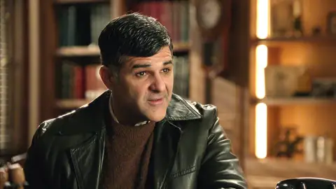 Álvaro se presenta al puesto de transportista en la fábrica y… ¡coincide con Gabriel! Álvaro se presenta al puesto de transportista en la fábrica y… ¡coincide con Gabriel!