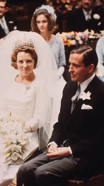 Beatriz de Holanda y Nicolás de Amsberg el día de su boda, 10 de marzo de 1966 Beatriz de Holanda y Nicolás de Amsberg el día de su boda, 10 de marzo de 1966