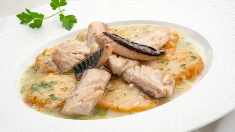 Verdel con patatas a la importancia Verdel con patatas a la importancia