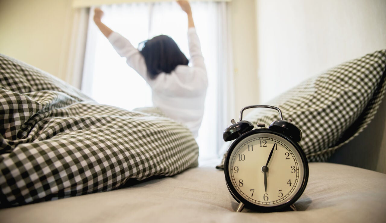 Mujer despert&aacute;ndose