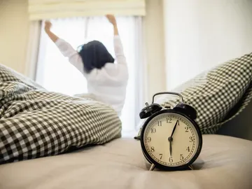 Mujer despertándose Mujer despertándose