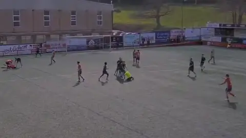 Momento de la agresión al árbitro durante el encuentro Momento de la agresión al árbitro durante el encuentro