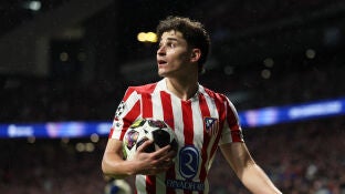 Juli&aacute;n &Aacute;lvarez en el partido ante el Tottenham