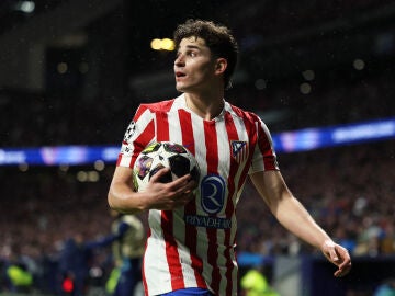 Juli&aacute;n &Aacute;lvarez en el partido ante el Tottenham