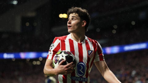 Juli&aacute;n &Aacute;lvarez en el partido ante el Tottenham