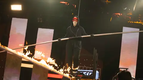 El renacer de Willy Bárcenas en un increíble desafío de funambulismo en llamas El renacer de Willy Bárcenas en un increíble desafío de funambulismo en llamas