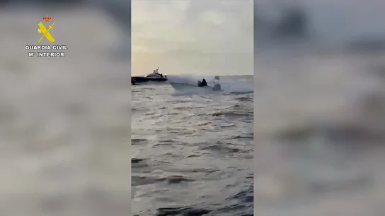 Vídeo: Persecución de la Guardia Civil a una narcolancha en la costa de Cádiz Vídeo: Persecución de la Guardia Civil a una narcolancha en la costa de Cádiz