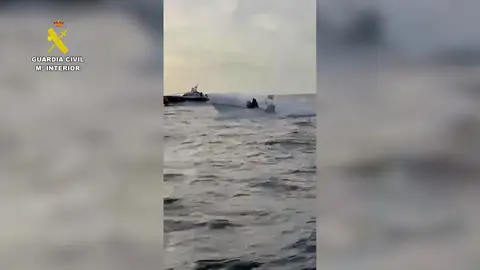 Vídeo: Persecución de la Guardia Civil a una narcolancha en la costa de Cádiz Vídeo: Persecución de la Guardia Civil a una narcolancha en la costa de Cádiz