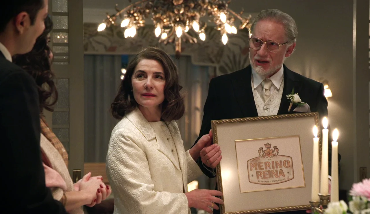 Damián y Digna vuelven a casa tras su boda secreto y su familia les sorprende con una cena y un regalo muy especial