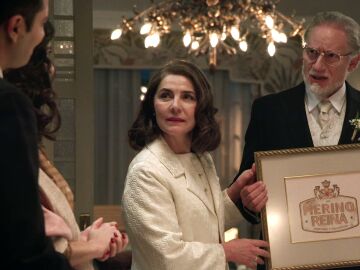 Dami&aacute;n y Digna vuelven a casa tras su boda secreto y su familia les sorprende con una cena y un regalo muy especial