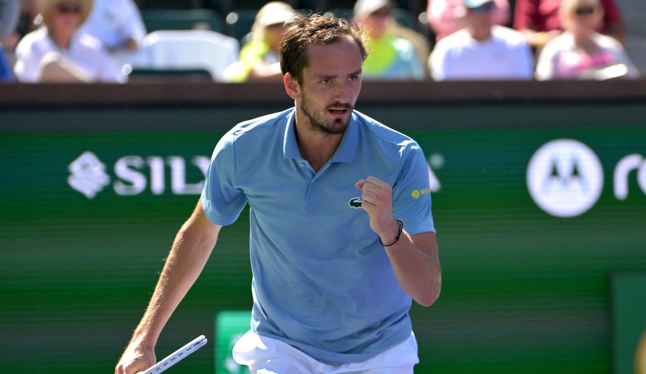 Daniil Medvedev celebra un punto ante Alex Michelsen