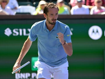 Daniil Medvedev celebra un punto ante Alex Michelsen